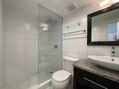 Bath - 175 E Delaware Pl #5004, Chicago, IL 60611 photo 1 of 2