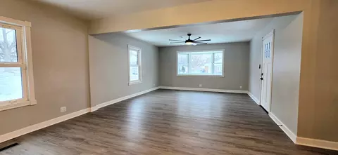 Living - 1863 E Duane Blvd, Kankakee, IL 60901 photo 3 of 4