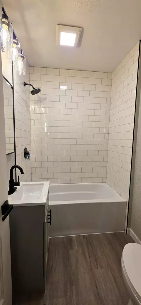 Bath - 1863 E Duane Blvd, Kankakee, IL 60901 photo 1 of 1