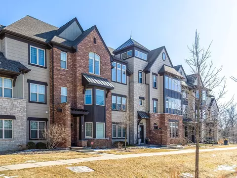 633 Parkside Ct, Libertyville, IL 60048