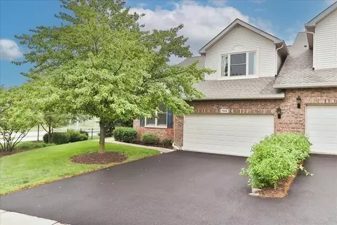 768 W Saint Johns Pl, Addison, IL 60101