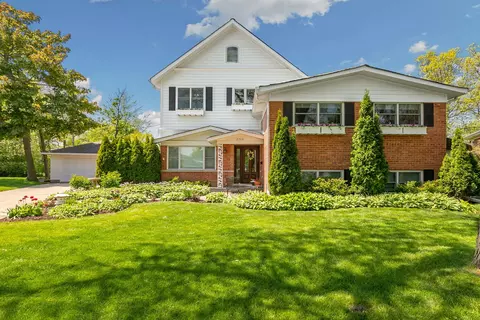 2740 Lincoln Ln, Wilmette, IL 60091