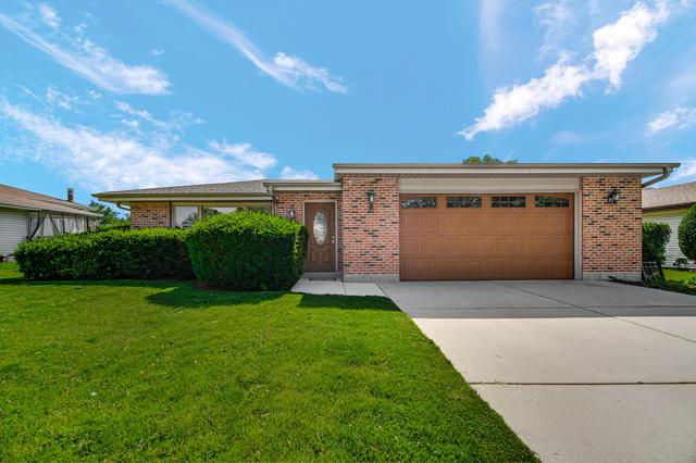 2042 W Spring Ridge Dr, Arlington Heights, IL 60004
