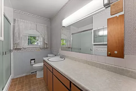 Bath - 1606 Dobbins Dr, Champaign, IL 61821 photo 1 of 2