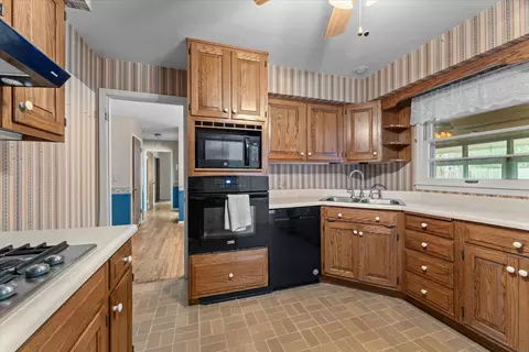 Kitchen - 1606 Dobbins Dr, Champaign, IL 61821 photo 4 of 5