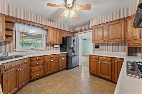 Kitchen - 1606 Dobbins Dr, Champaign, IL 61821 photo 5 of 5