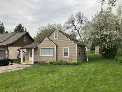 4909 Fountain Ln, Mccullom Lake, IL 60050