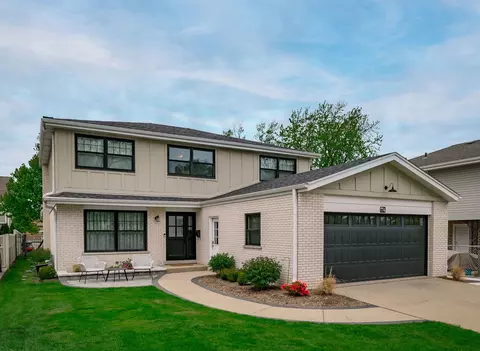 774 S Euclid Ave, Elmhurst, IL 60126