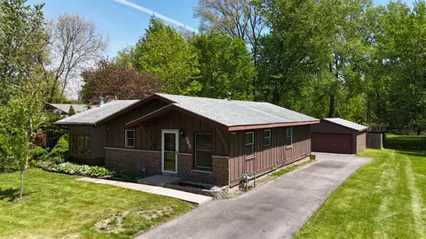 865 Riverside Dr, South Elgin, IL 60177