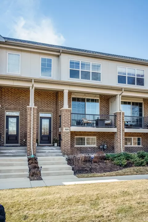 309 Woodmoor Dr, Lombard, IL 60148