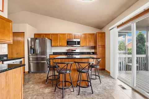 Kitchen - 6822 Oak View Ct, Oak Forest, IL 60452 photo 2 of 5
