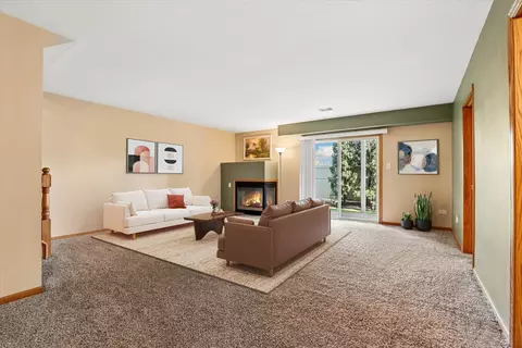 Living - 6822 Oak View Ct, Oak Forest, IL 60452 photo 11 of 13