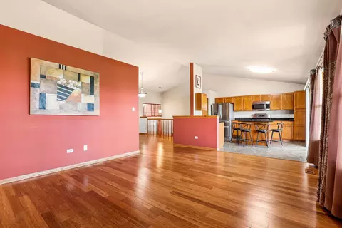 Living - 6822 Oak View Ct, Oak Forest, IL 60452 photo 7 of 13