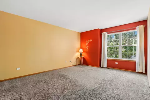 Living - 6822 Oak View Ct, Oak Forest, IL 60452 photo 8 of 13