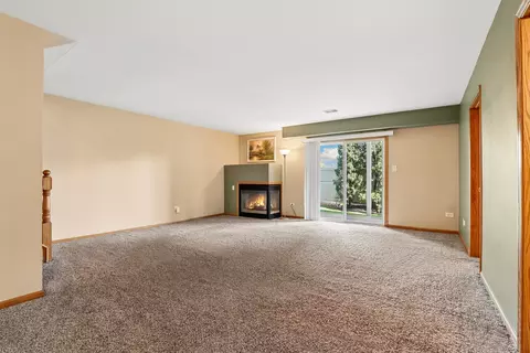 Living - 6822 Oak View Ct, Oak Forest, IL 60452 photo 12 of 13