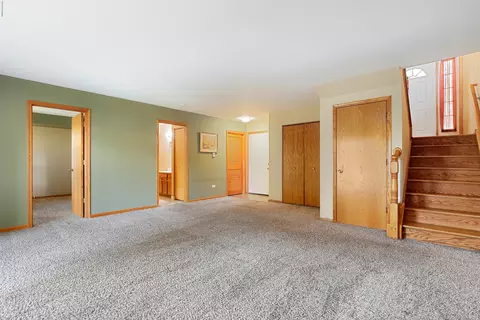 Living - 6822 Oak View Ct, Oak Forest, IL 60452 photo 10 of 13