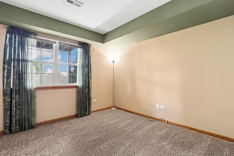 Bedroom - 6822 Oak View Ct, Oak Forest, IL 60452 photo 4 of 5