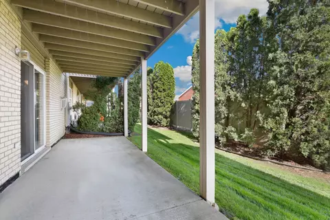 Exterior - 6822 Oak View Ct, Oak Forest, IL 60452 photo 4 of 6