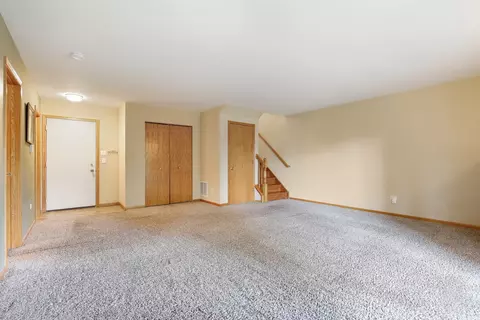 Living - 6822 Oak View Ct, Oak Forest, IL 60452 photo 9 of 13