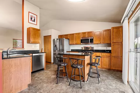 Kitchen - 6822 Oak View Ct, Oak Forest, IL 60452 photo 3 of 5