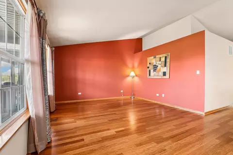 Living - 6822 Oak View Ct, Oak Forest, IL 60452 photo 5 of 13