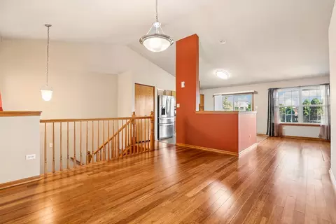 Living - 6822 Oak View Ct, Oak Forest, IL 60452 photo 2 of 13