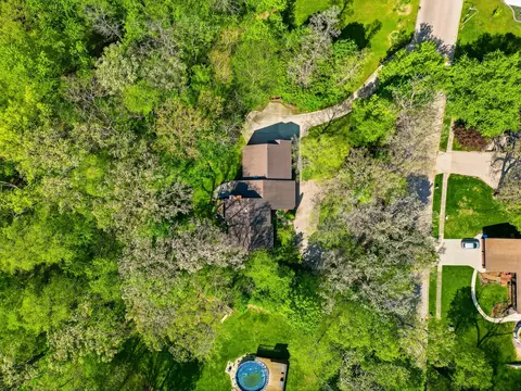 View/Area - 1024 Idle Oak Run, Dixon, IL 61021 photo 2 of 2