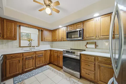 Kitchen - 1024 Idle Oak Run, Dixon, IL 61021 photo 1 of 1
