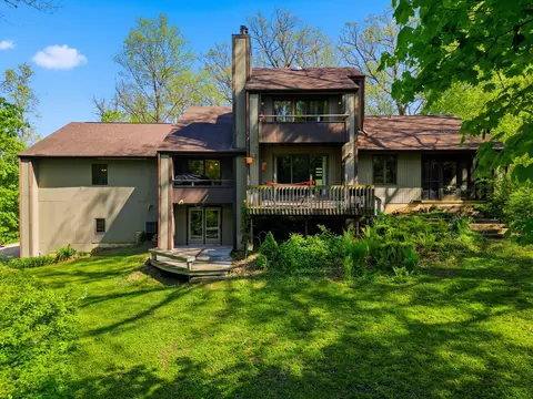 Exterior - 1024 Idle Oak Run, Dixon, IL 61021 photo 5 of 6