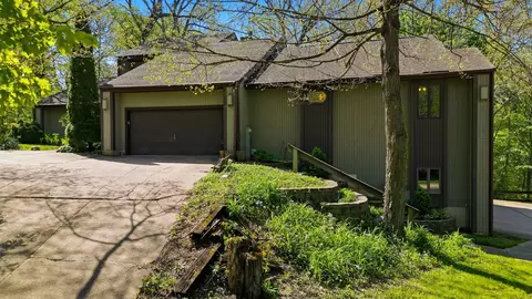 Exterior - 1024 Idle Oak Run, Dixon, IL 61021 photo 3 of 6