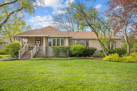 1515 Rosewood Ave, Deerfield, IL 60015