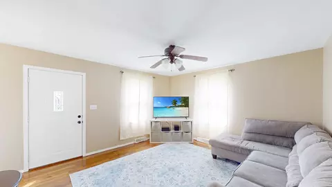 Living - 311 E Jones St, Plano, IL 60545 photo 1 of 1