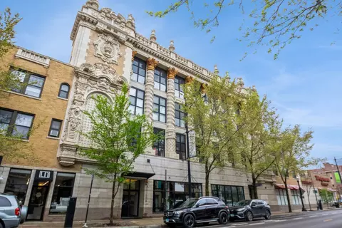 1635 W Belmont Ave #320, Chicago, IL 60657