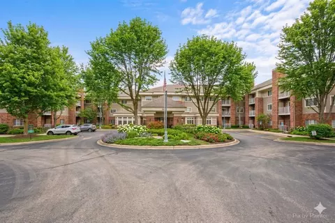 605 Barrington Ave #222, East Dundee, IL 60118