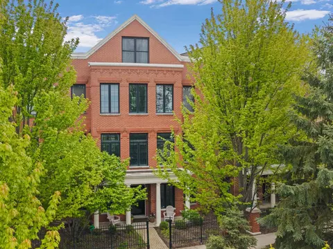 2048 Valor Ct, Glenview, IL 60026