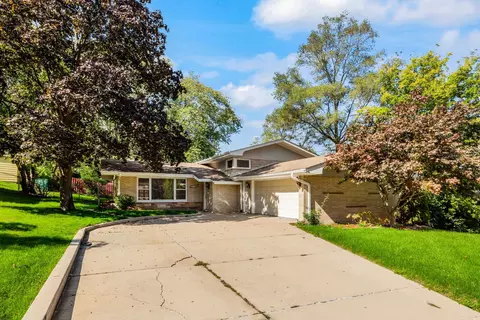 8746 S 81st Ct, Hickory Hills, IL 60457
