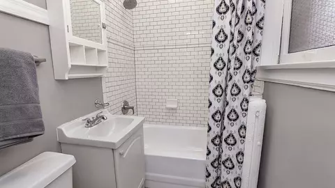 Bath - 1367 E 52nd St #1, Chicago, IL 60615 photo 2 of 2