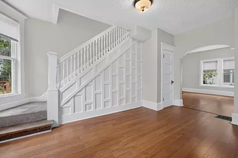 Entry Way - 605 S Lee St, Bloomington, IL 61701 photo 1 of 4