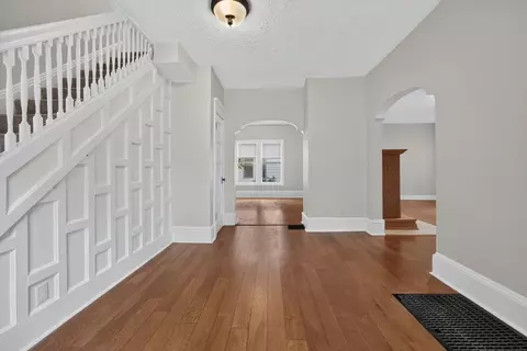 Entry Way - 605 S Lee St, Bloomington, IL 61701 photo 2 of 4