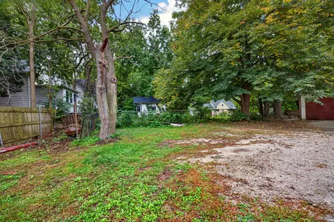 Exterior - 605 S Lee St, Bloomington, IL 61701 photo 9 of 10