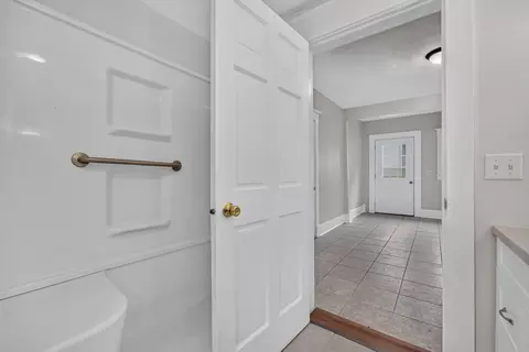 Entry Way - 605 S Lee St, Bloomington, IL 61701 photo 4 of 4