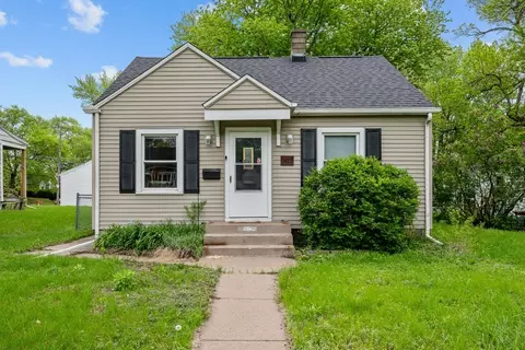 3433 Fillmore St, Davenport, IA 52806