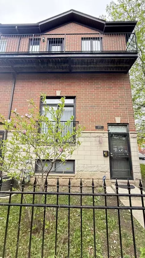 3355 S Archer Ave #8, Chicago, IL 60608