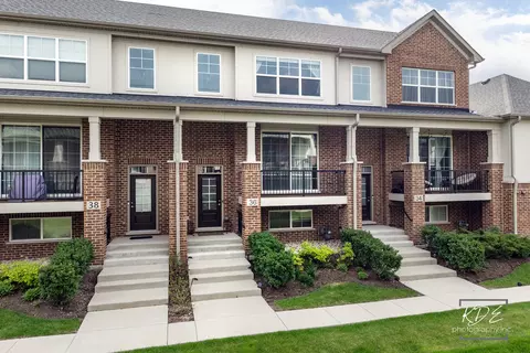 36 Woodmoor Ct, Lombard, IL 60148