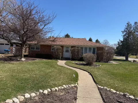 921 Northfield Dr, Aurora, IL 60505