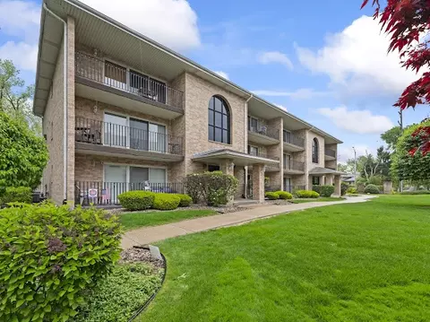 10238 Southwest Hwy #3A, Chicago Ridge, IL 60415