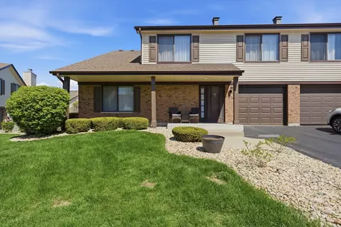 9222 Auburn Ct, Orland Park, IL 60462