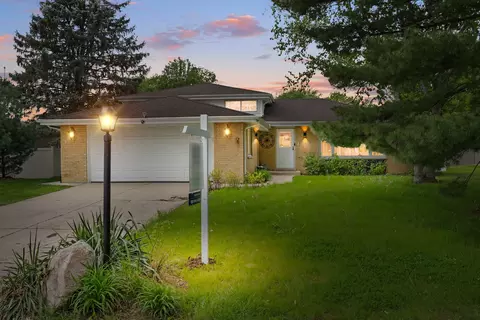 9 S172 Cumnor Rd, Downers Grove, IL 60516
