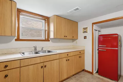 Kitchen - 7730 S Octavia Ave, Bridgeview, IL 60455 photo 4 of 4