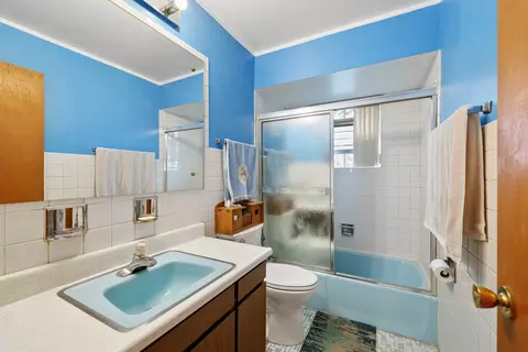 Bath - 7730 S Octavia Ave, Bridgeview, IL 60455 photo 1 of 3